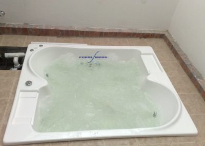 JACUZZI GEMINIS 1.80 X 1.50 X 0.45 CONSTA DE 1 TINA PARA 2 PERSONAS EN FIBRA DE VIDRIO COLOR A ELECCIÓN EQUIPO BASICO 6 HIDROJETS 1CONTROL DE AIRE 1 REJILLA DE SUCCIÓN 1 BOTONES DE ENCENDIDO 1 MOTOBOMBA DE 1 HP. 1 MANTENEDOR DE TEMPERATURA 1 DESAGÜE DE GIRO CON REBOCE ENSAMBLADO EN MANGUERA FLEXIBLE AMERICANA FULL EQUIPO 1 MOTOR BLOWER DE 1HP 6 AERO MASAJES 1 REFLECTOR LED DE COLORES 2 BOTONES DE ENCENDIDO 1 GRIFERÍA 2 ALMOHADILLAS 1 MANIJA 1 ESTRUCTURA METÁLICA Y FRENTE EN FIBRA DE VIDRIO